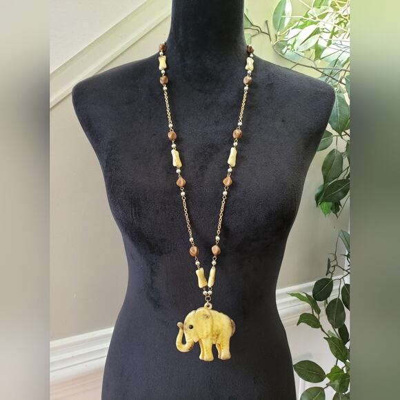 Womens White Brown Bead Tribal Style Celluloid Charm Elephant Pendant Necklace - Picture 1 of 8